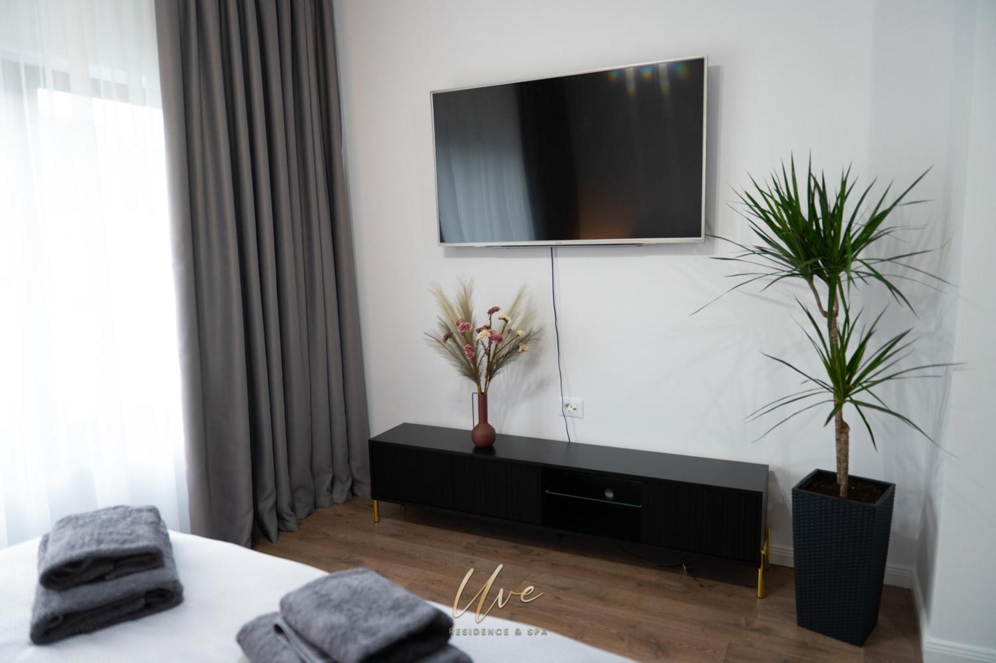 Uve Residence & Spa Piatra Neamţ Buitenkant foto