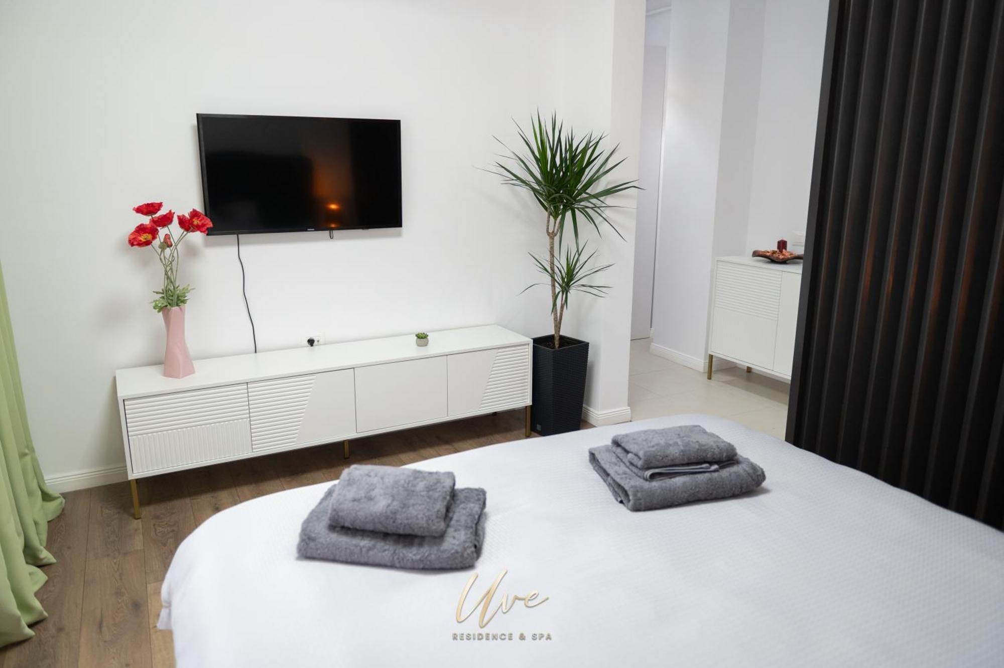Uve Residence & Spa Piatra Neamţ Buitenkant foto