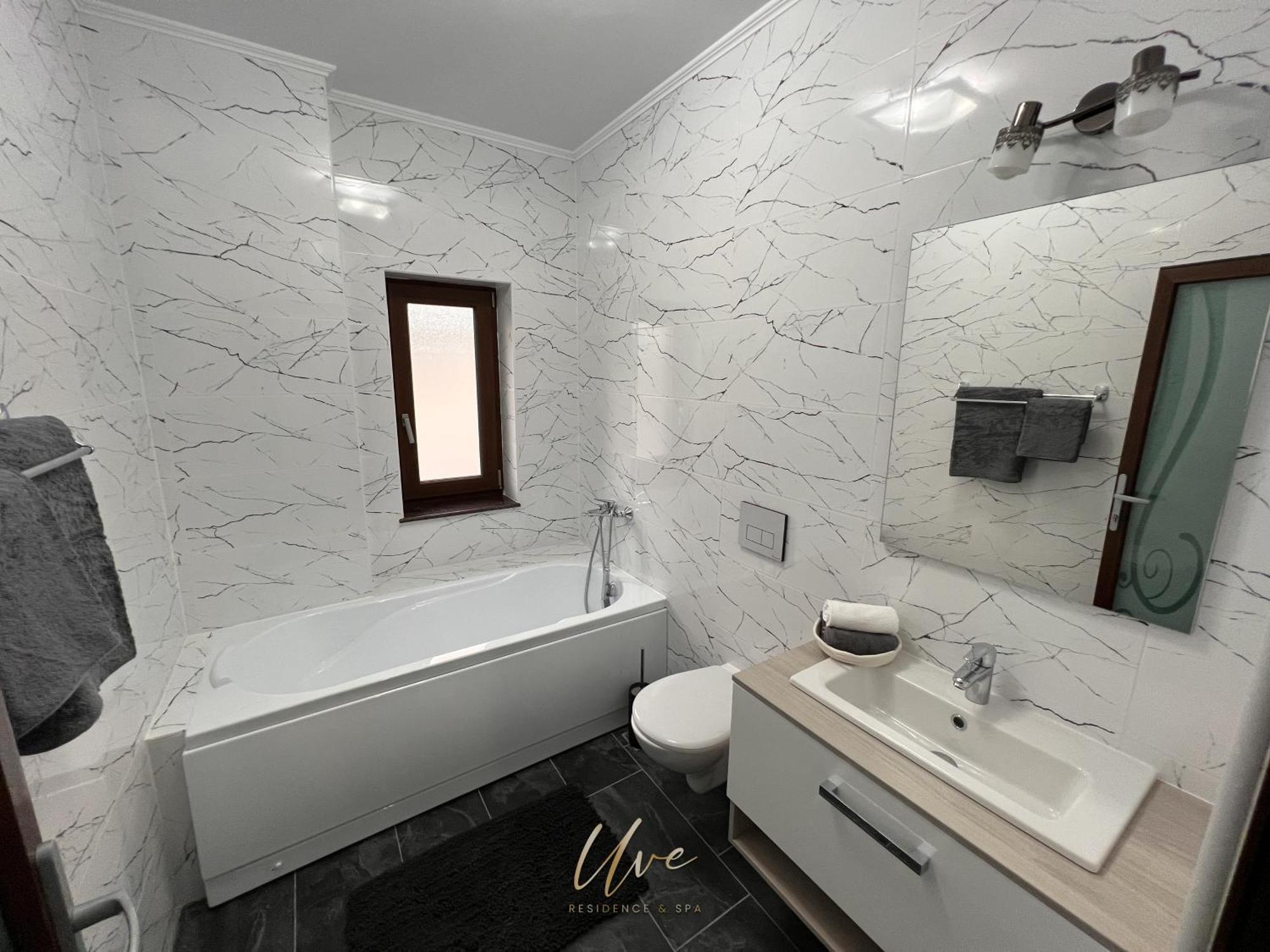 Uve Residence & Spa Piatra Neamţ Buitenkant foto