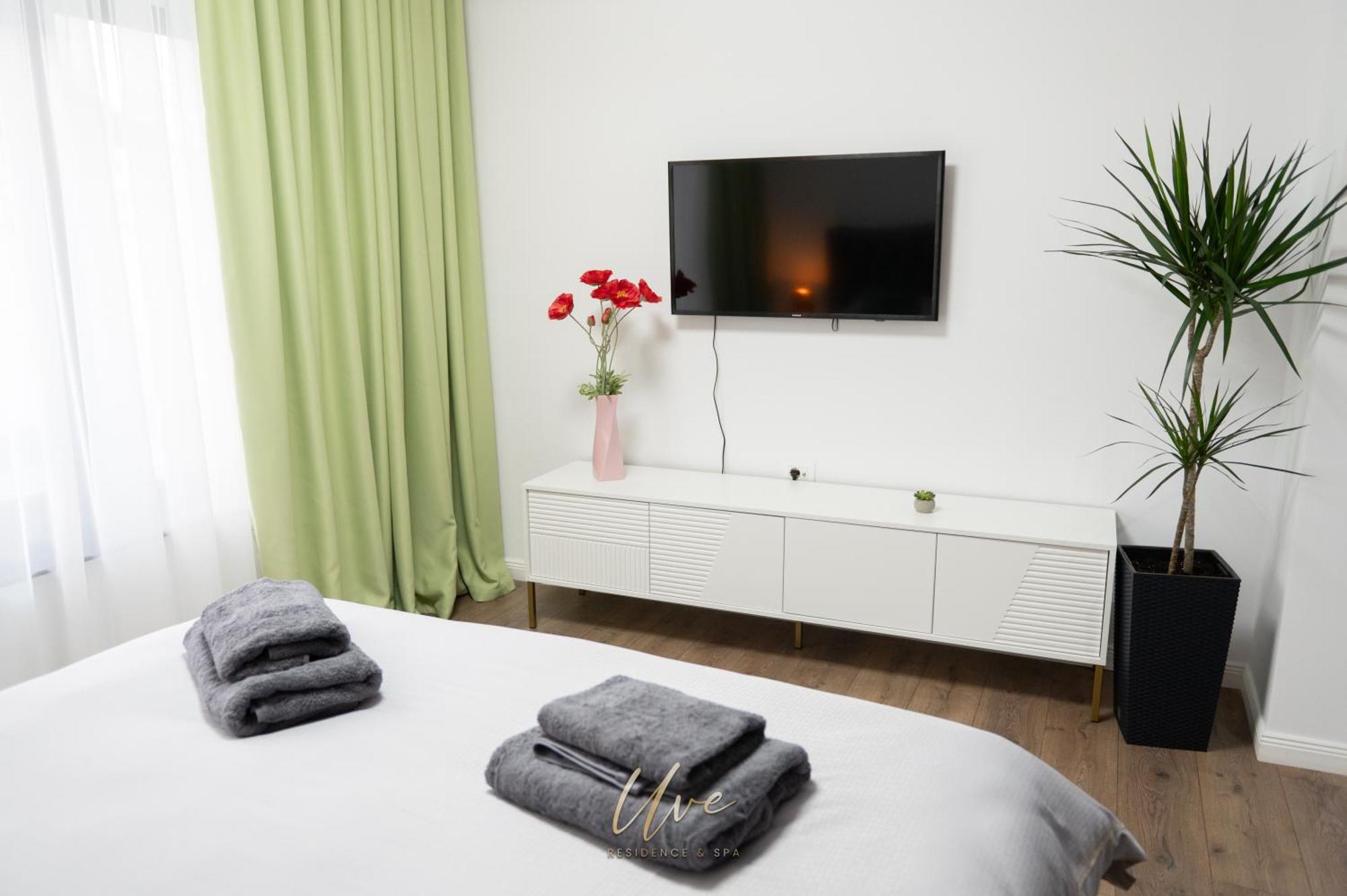 Uve Residence & Spa Piatra Neamţ Buitenkant foto