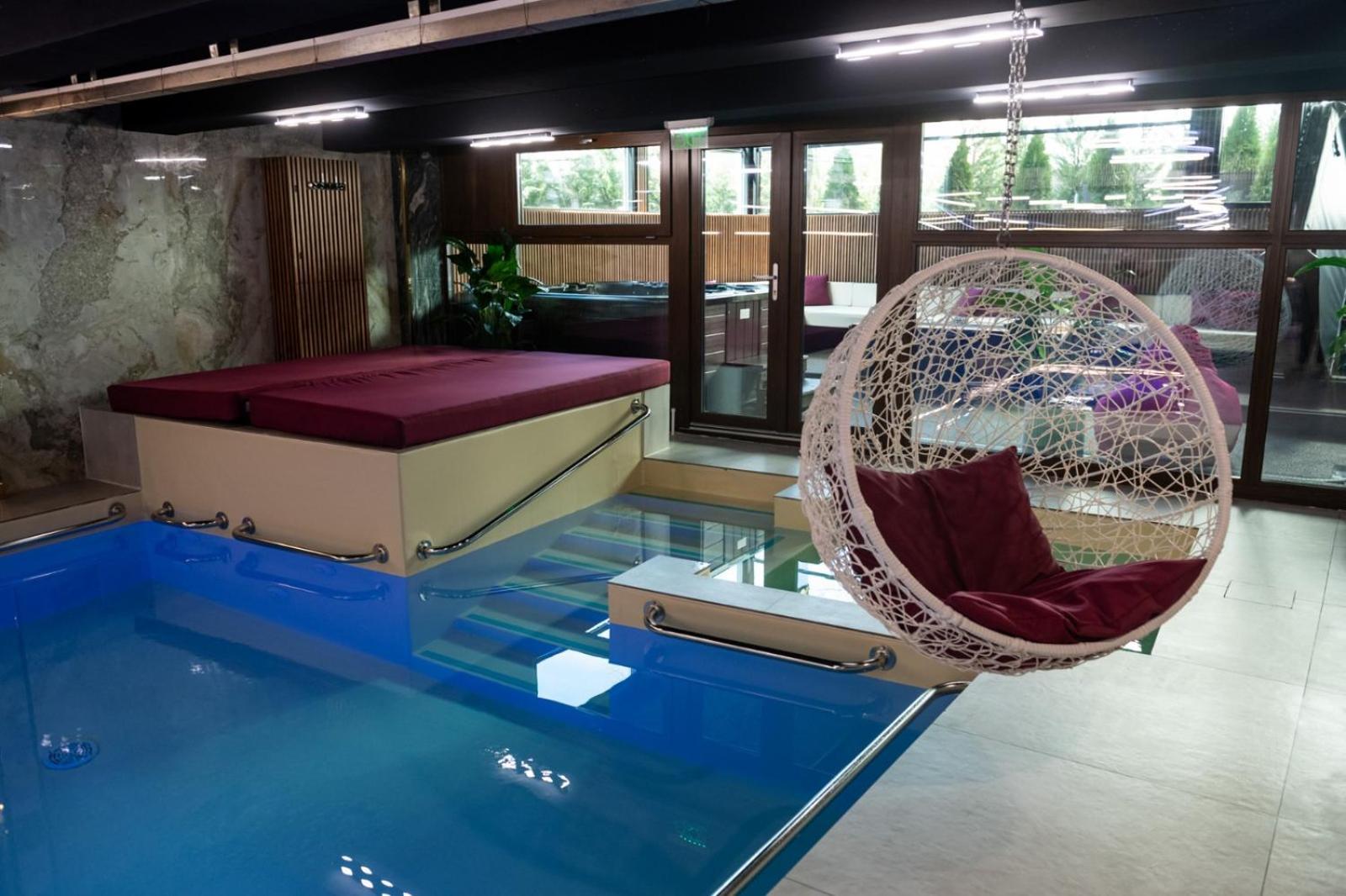 Uve Residence & Spa Piatra Neamţ Buitenkant foto