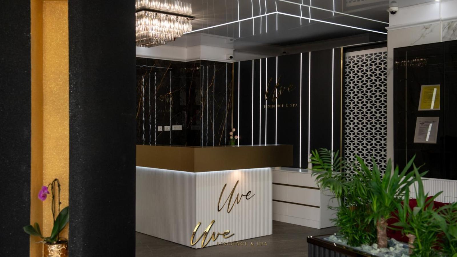 Uve Residence & Spa Piatra Neamţ Buitenkant foto