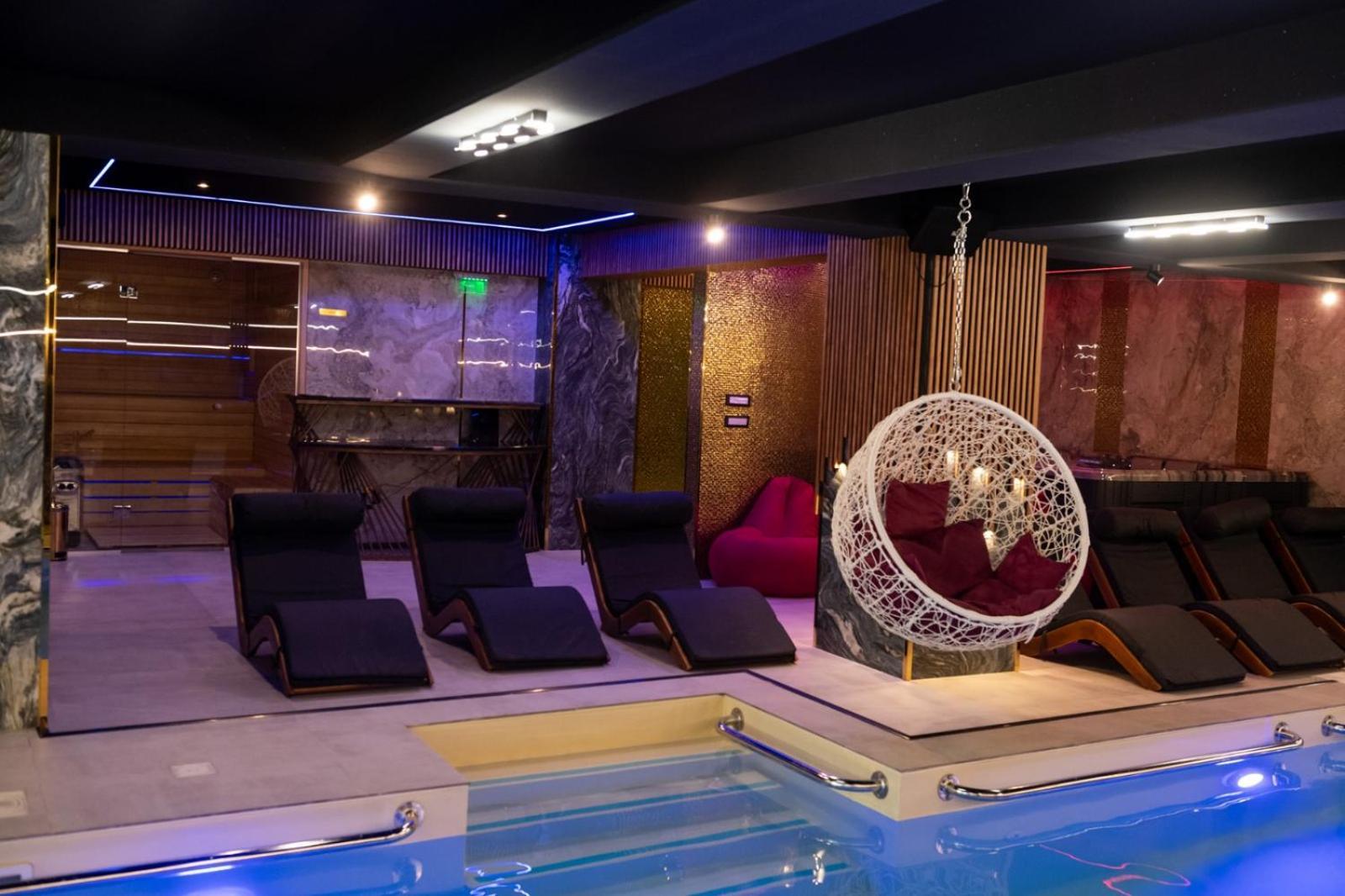 Uve Residence & Spa Piatra Neamţ Buitenkant foto